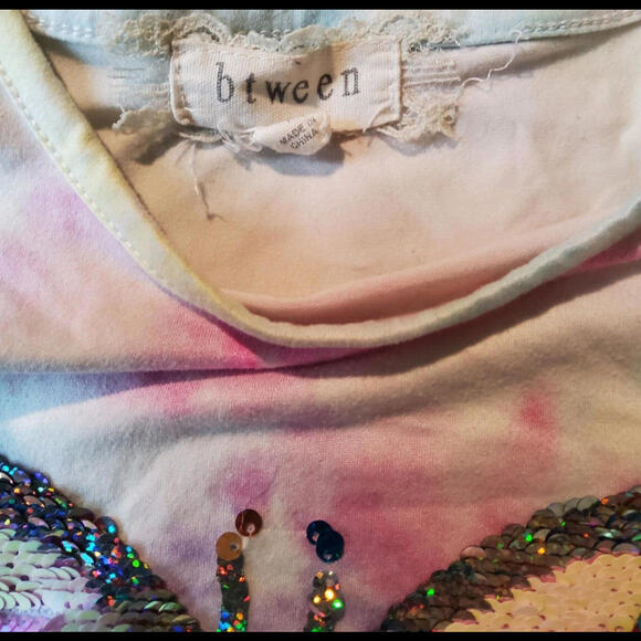 btween Girls Tie-Dye T-Shirt Butterfly Sequin Yellow Pink Tie Bottom Size 7 - Picture 3 of 5